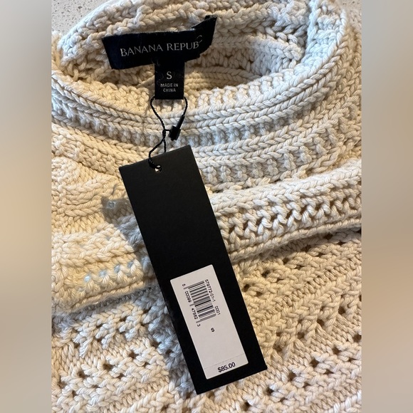 Banana Republic crochet high neck top - Picture 2 of 2